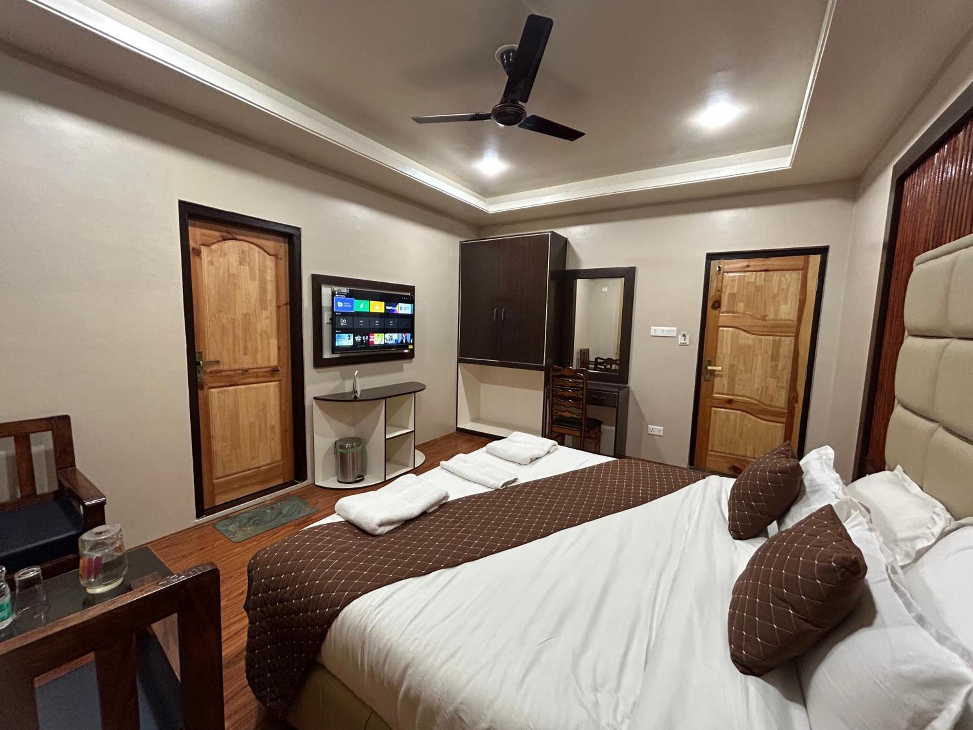 Fair Mount, Airport Road, Humhama Srinagar Hotel Exterior photo