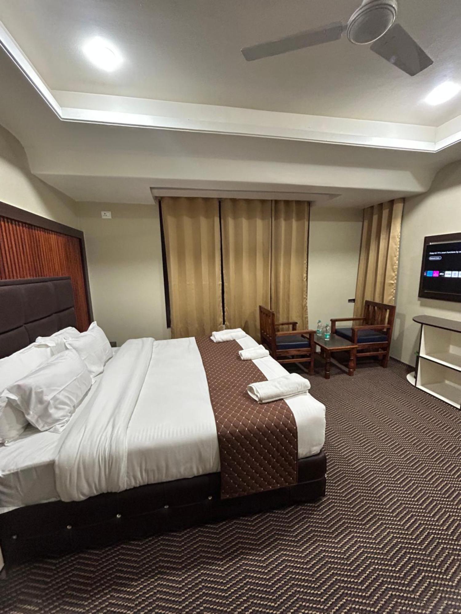 Fair Mount, Airport Road, Humhama Srinagar Hotel Exterior photo