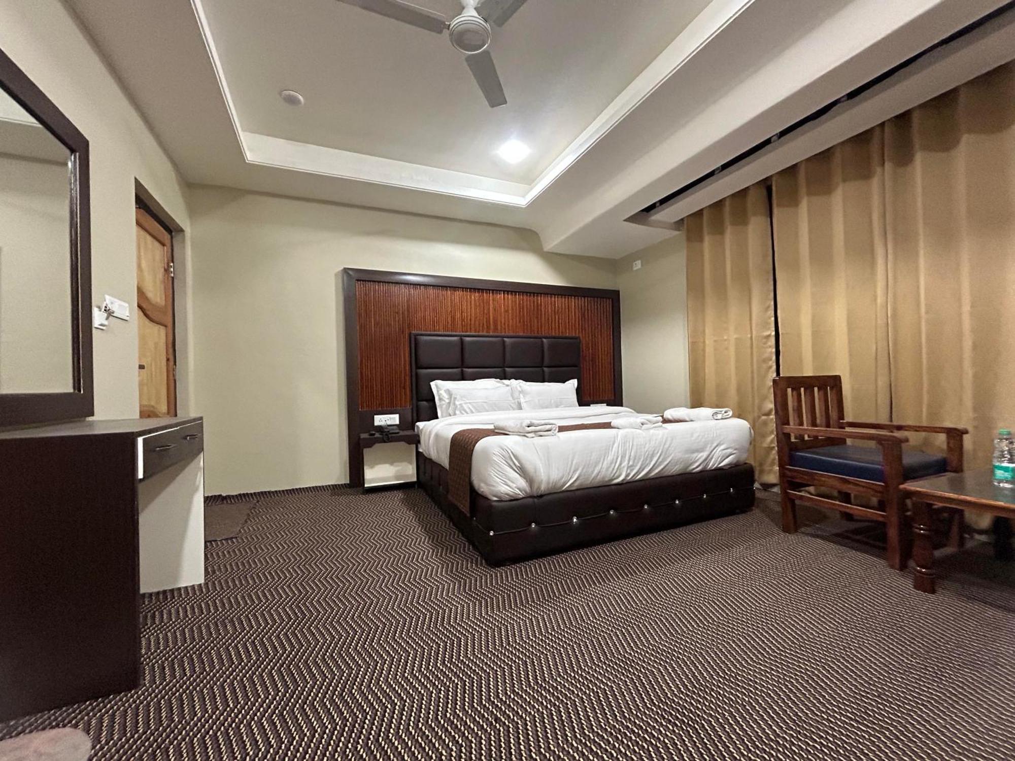 Fair Mount, Airport Road, Humhama Srinagar Hotel Exterior photo